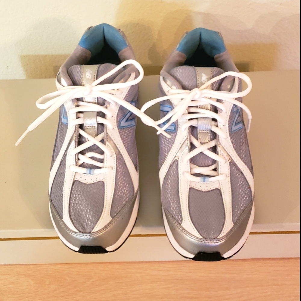 🌷New Balance Athletic Tennis Shoes size 10